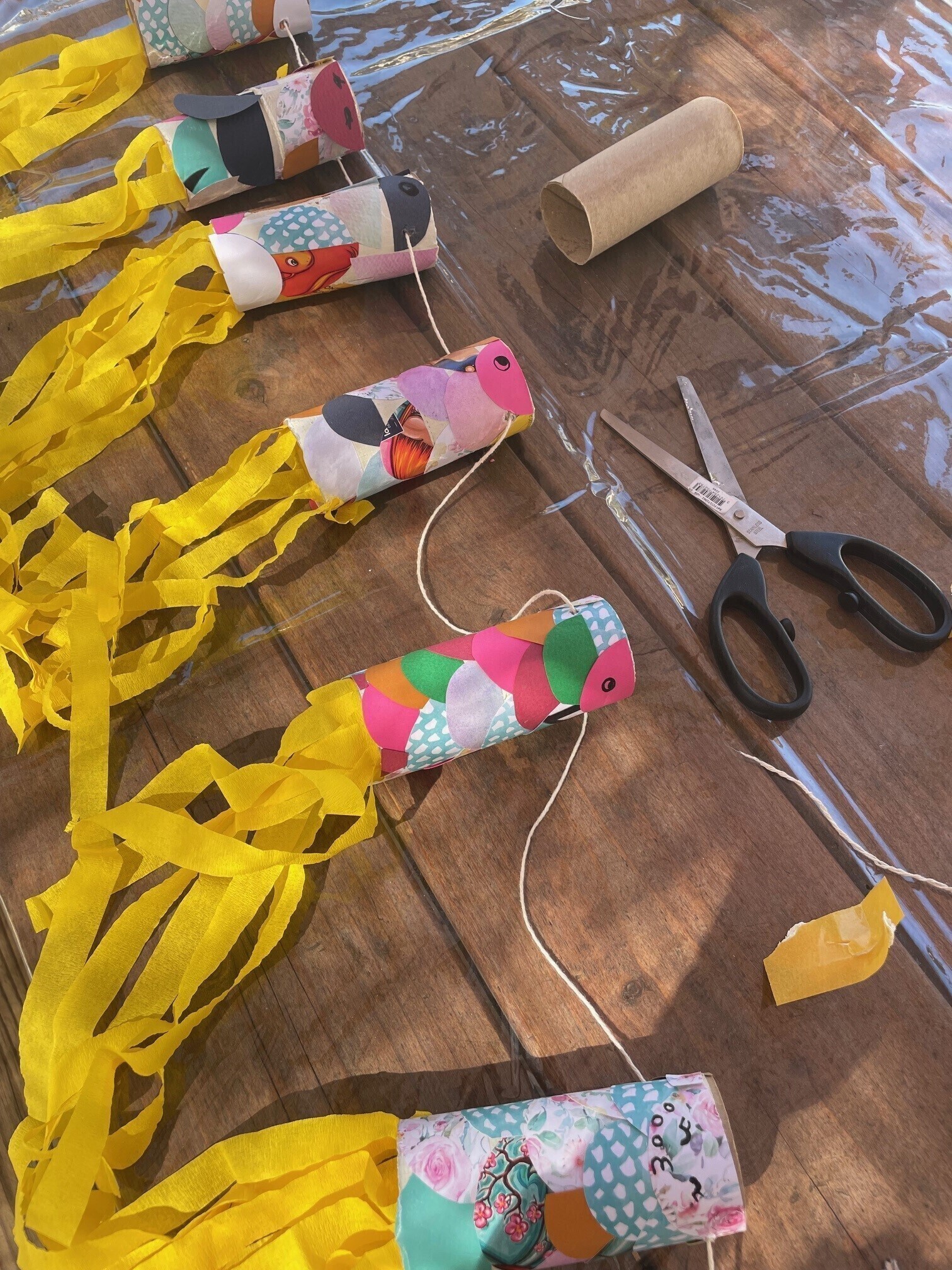 koinobori avec rouleaux de papier wc